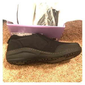 Aetrex Tyra shoes in black